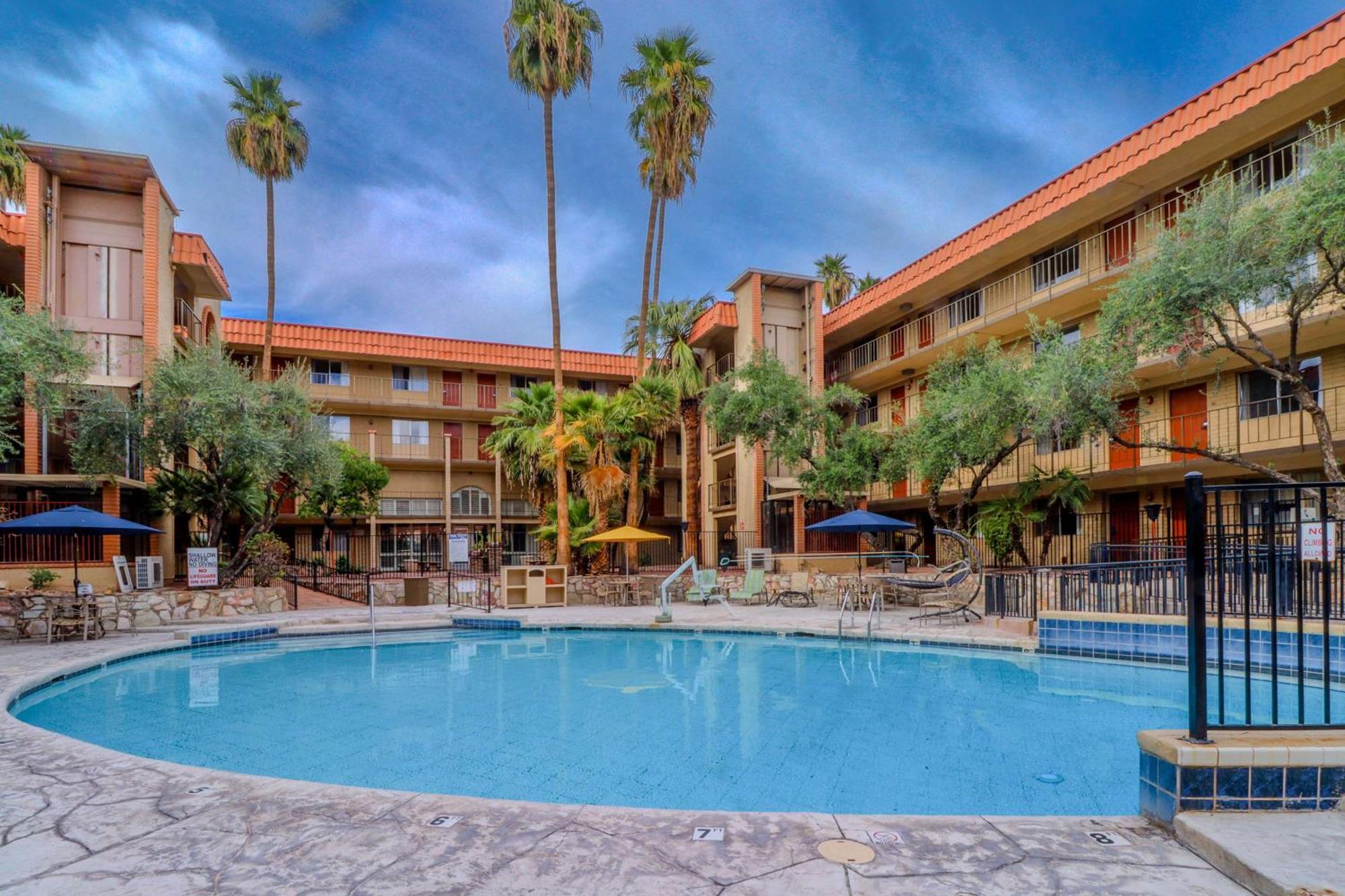 Motel 6 Phoenix, Az - Sky Harbor Exterior photo